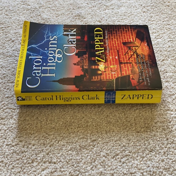 Zapped by Carol Higgins Clark - A Regan Reilly Mystery - Picture 5 of 7